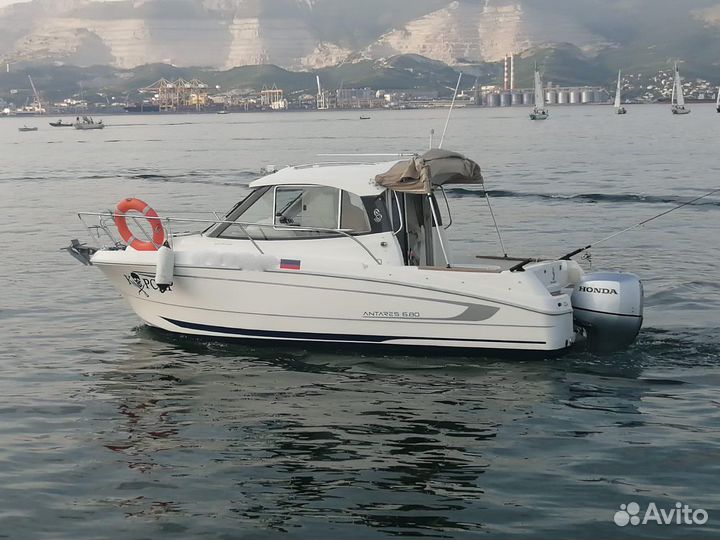 Морские прогулки, аренда катера, рыбалка