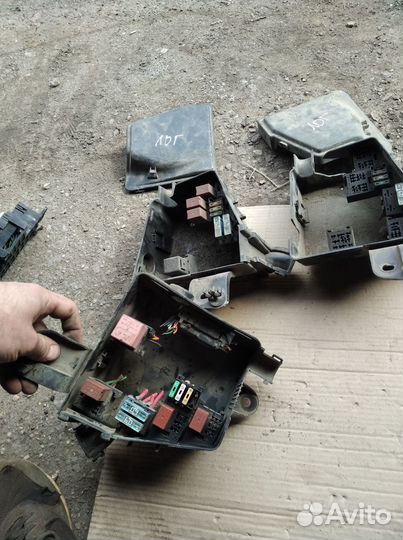 Блок предохранителей Рено Логан
