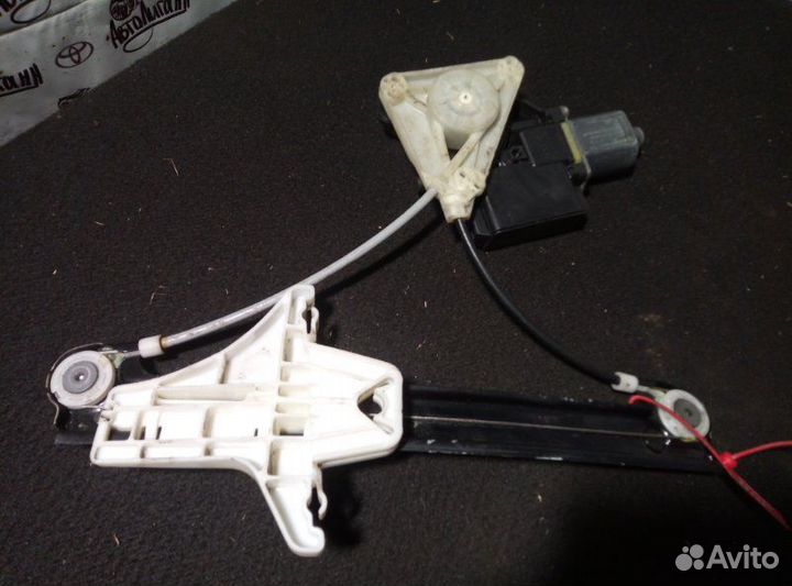 Стеклоподъемник задний левый Volkswagen Polo