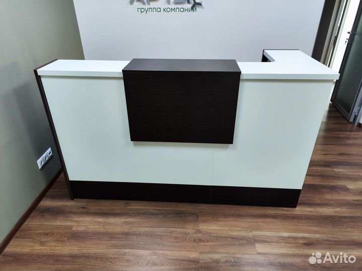 Стойка ресепшн новая