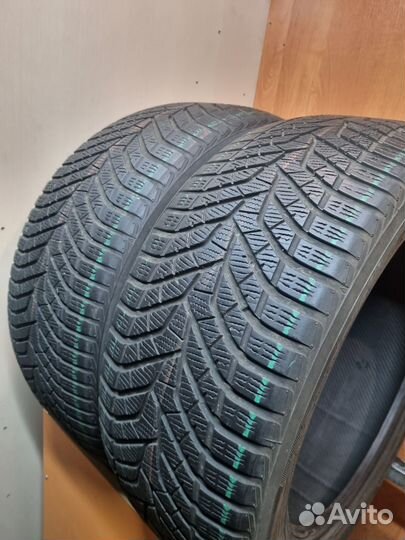 Yokohama BluEarth Winter V905 275/45 R20 и 305/40 R20