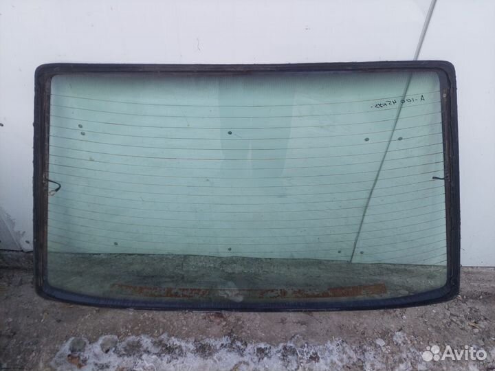 Стекло заднее Audi 100 C4