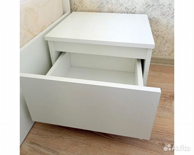 Тумба прикроватная 