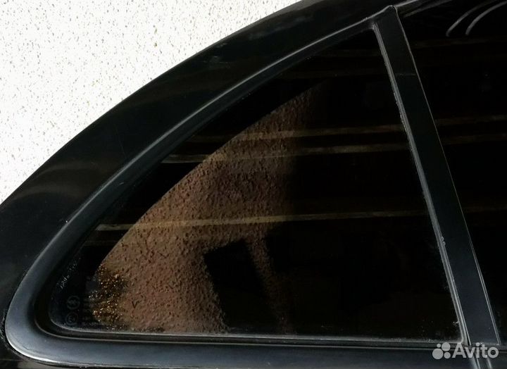 Стекло двери задней правой (форточка) для Nissan