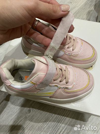 Кроссовки для девочки