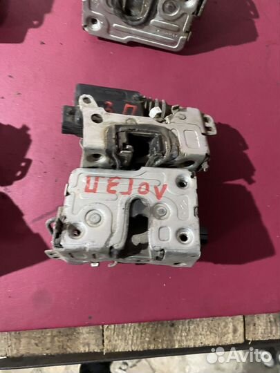 Замки дверей внутренние Renault Logan