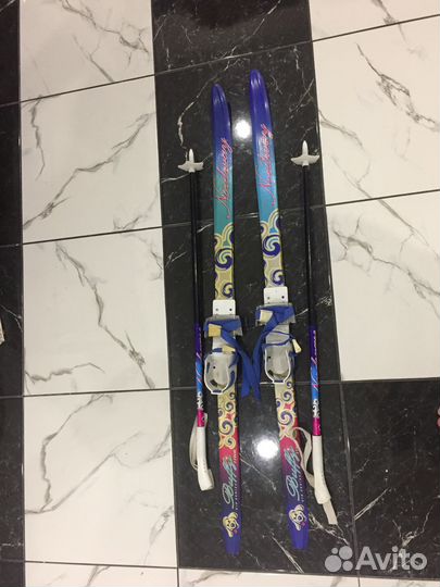 Продам лыжи 110 см на обувь