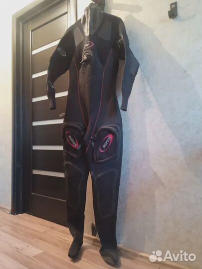 Сухой гидрокостюм