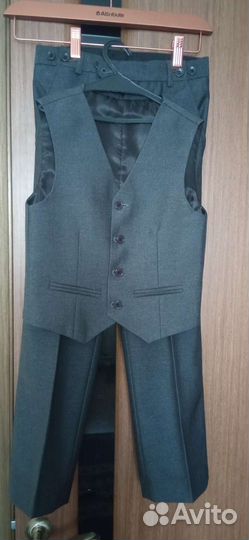 Костюм (брюки и жилет) на мальчика, р. 134