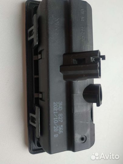 Кнопка замка багажника 3V0827566 VW Skoda Audi