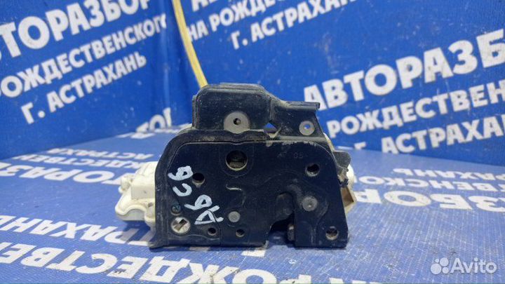 Задний правый замок двери Audi A6C6 седан ASN 2005