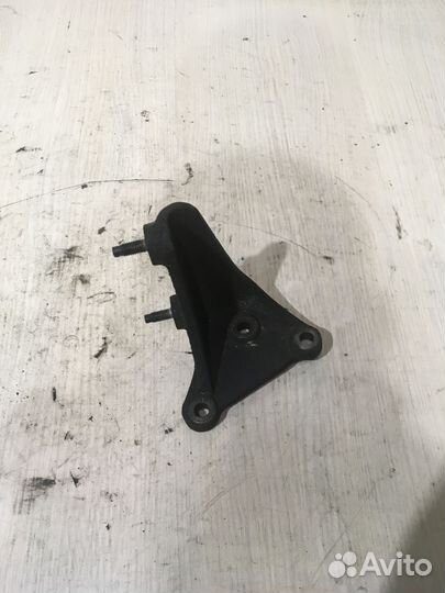 Кронштейн привода Ford Galaxy VW Sharan