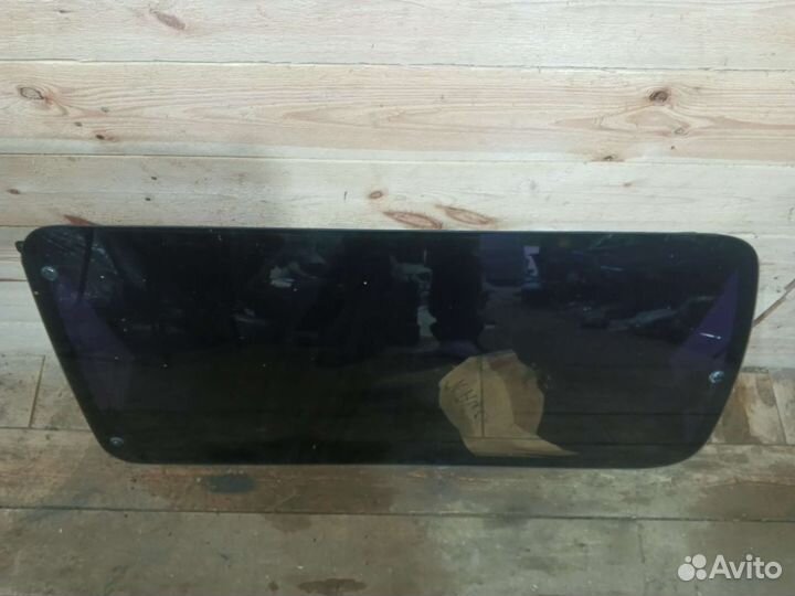 Стекло заднее левое Toyota Hiace 1996г