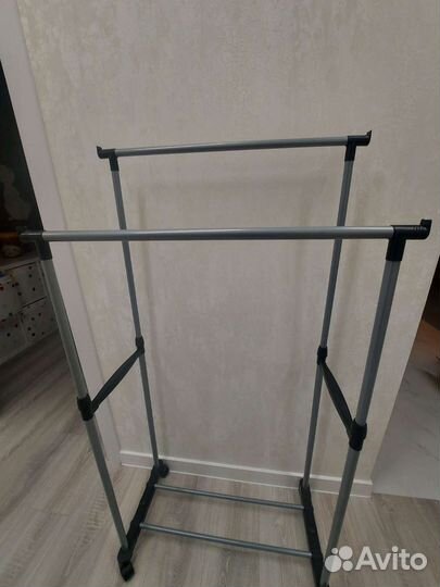 Вешалка напольная на колесах