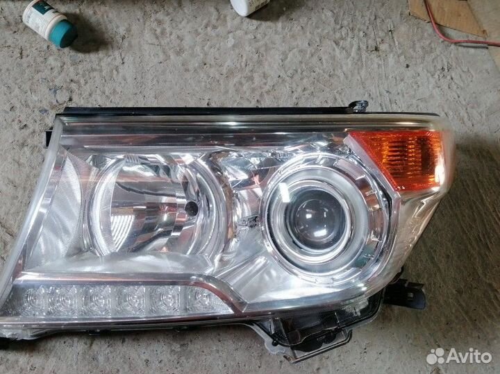 Фара Toyota Land cruiser 200