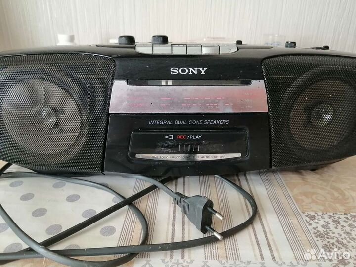 Радиоприемник-магнитола sony