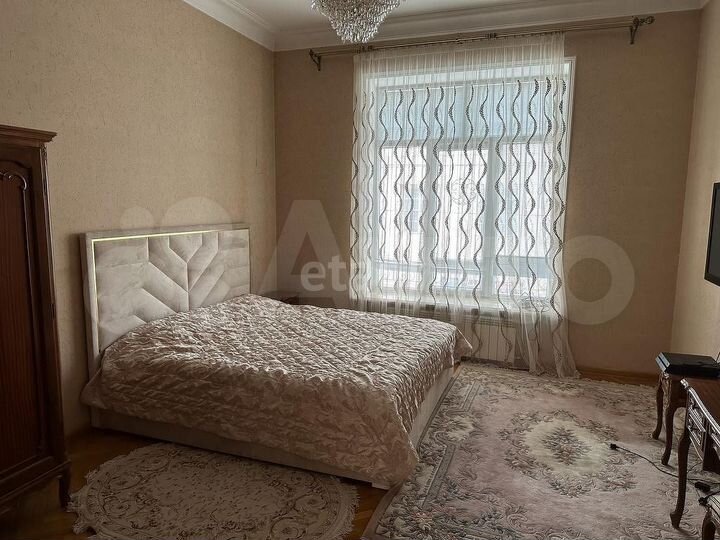 Дом 301 м² на участке 5,5 сот.