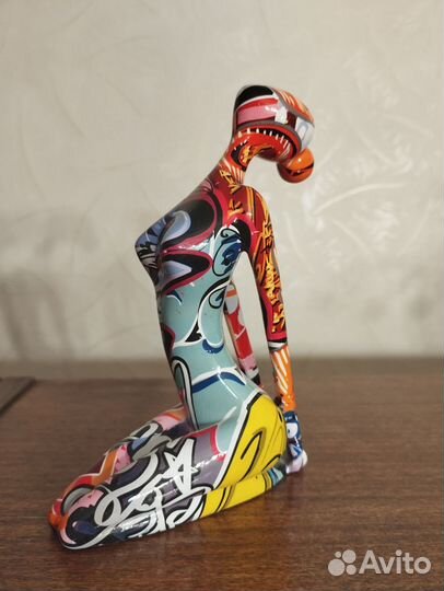 Статуэтка йога граффити