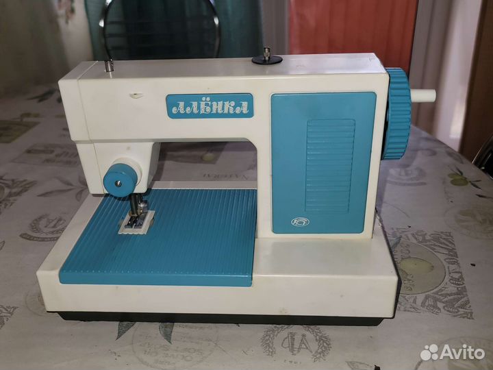 Детская швейная машинка Алёнка 89 г