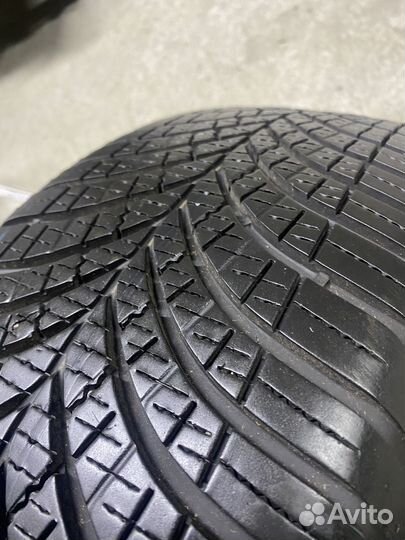 Goodyear Vector 4Seasons 225/60 R17