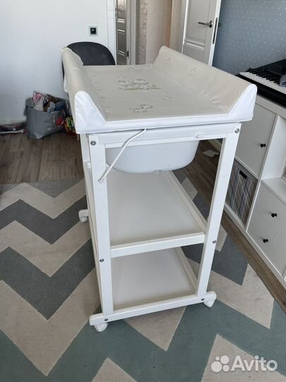 Пеленальный столик с ванночкой