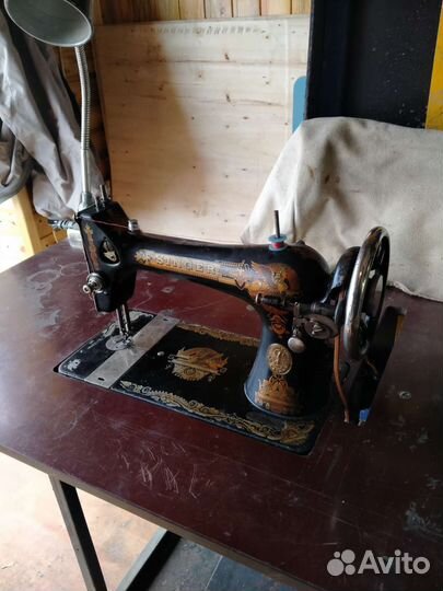 Швейная машина Зингер для швейной мастерской