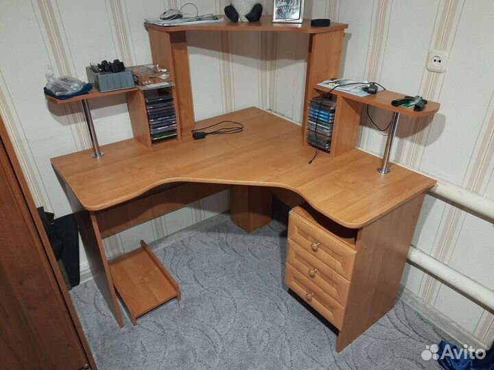 Компьютерный стол