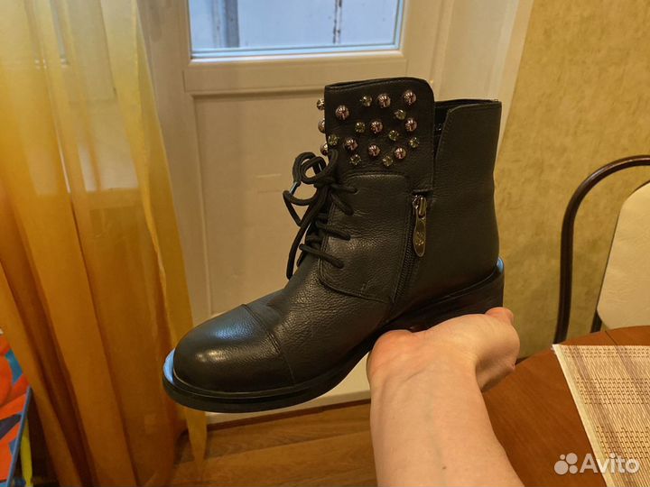 Женские осенние ботинки