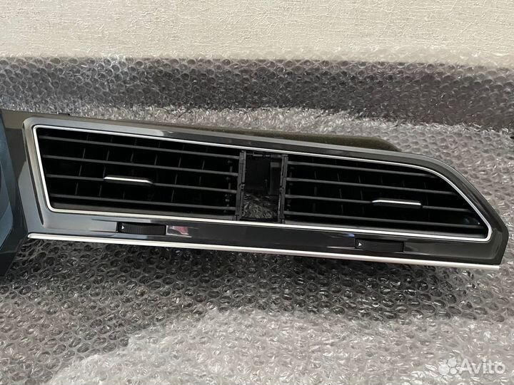 Рамка для приборной панели Volkswagen Tiguan AD1