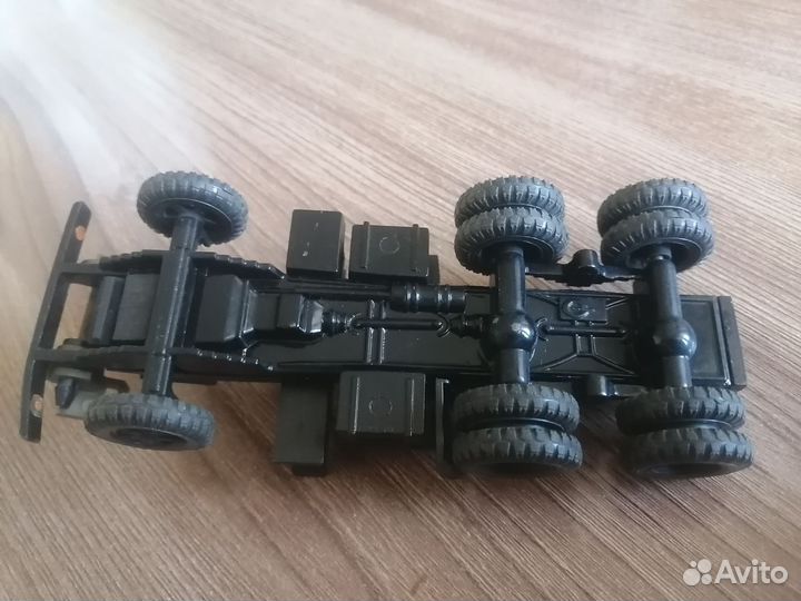 Рама с колёсами масштабной игрушки камаз