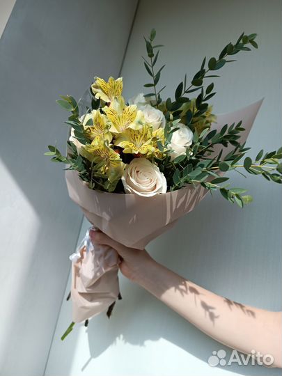 Сборный букет. 5 роз. Цветы