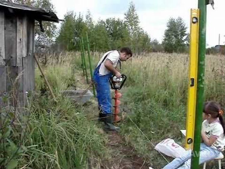 Бур для столбов. Яма под столб для забора. Бурим под столбы 150 буром. Бурение отверстий под столбы для забора. Бур для столбов ручной 100мм.