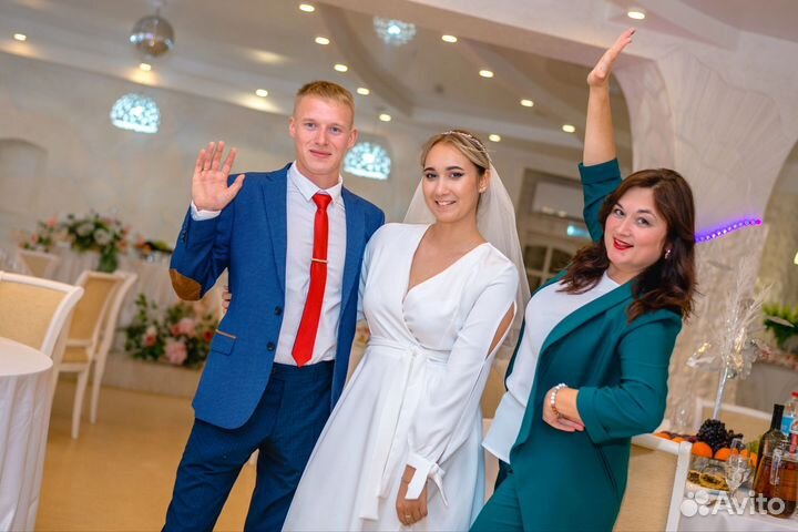 Ведущая. Живой вокал