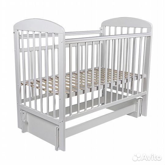 Детская кроватка с маятником