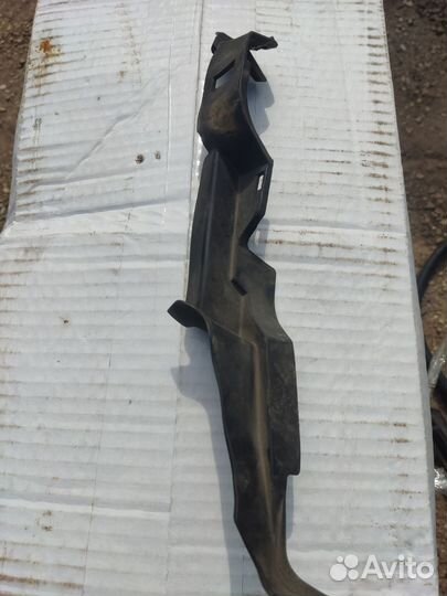 Накладки ветрового стекла жабо Suzuki Sx-4