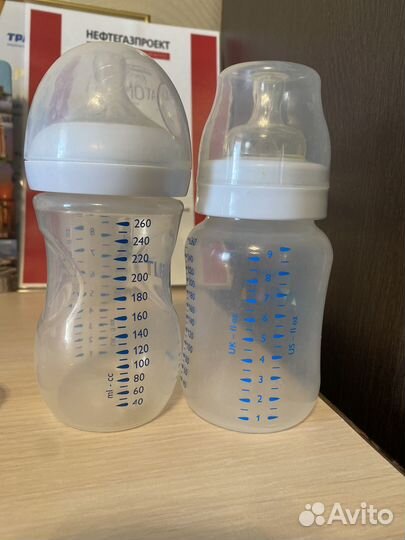 Бутылочки и ложки для кормления
