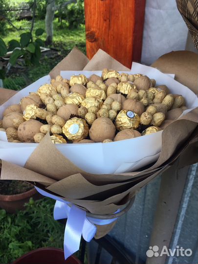 Букет из орешков и конфет