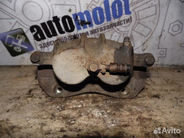 Суппорт передний правый Kia Sorento I BL