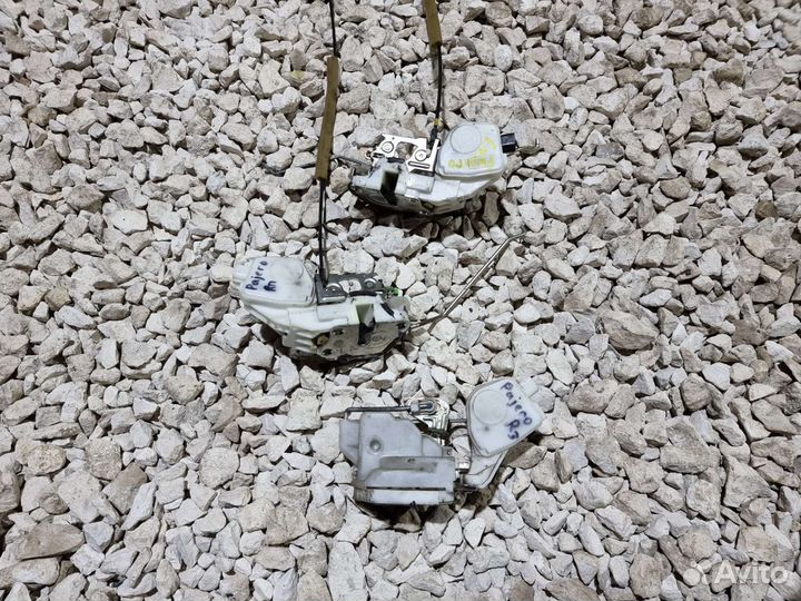 Замок двери Паджеро 4