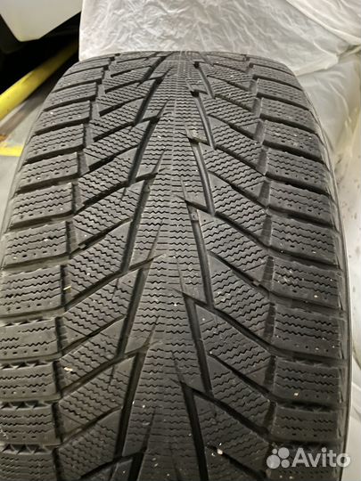 Hankook Winter I'Cept IZ2 255/40 R19