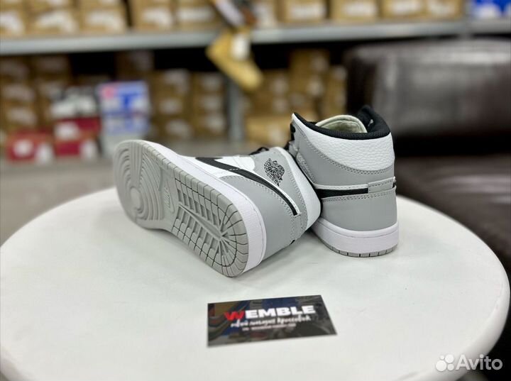 Кроссовки Nike Air Jordan 1 Mid Smoke Grey (мех)