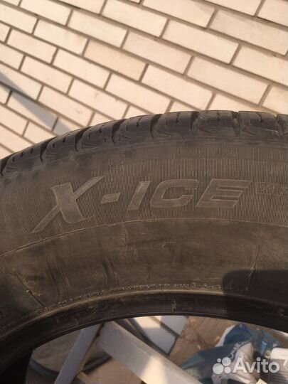 Michelin X-Ice XI3 215/65 R17 99T