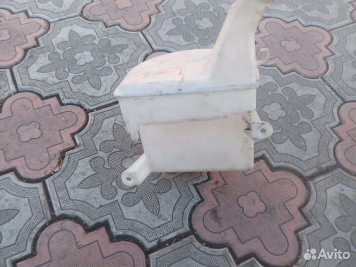 Бачок омывателя toyota Витц