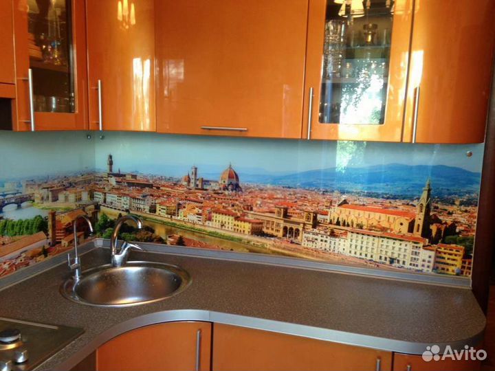 Кухонный фартук из стекла, скинали