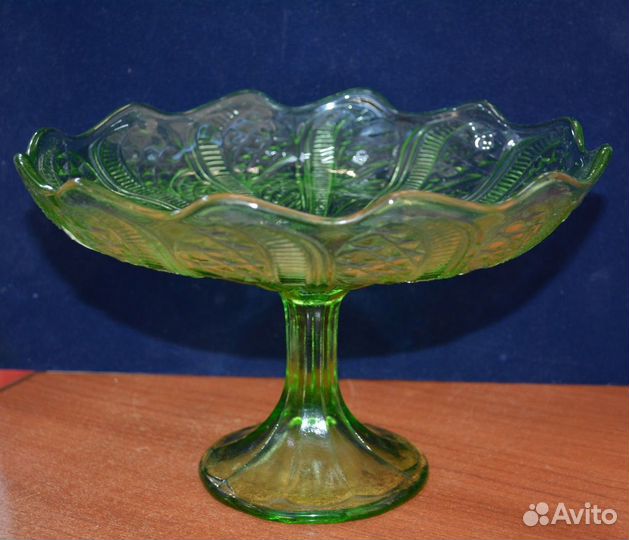 Стеклянная ваза- фруктовница (зеленое рифленое ст
