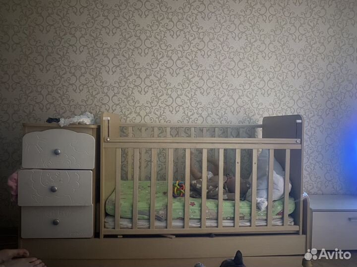 Кровать детская с комодом