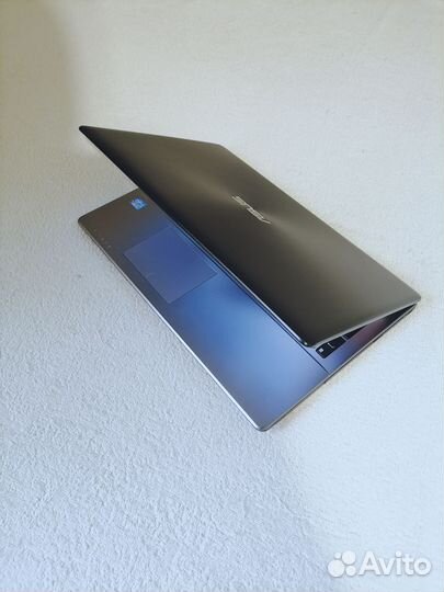 Asus в отличном с для игр(iSsd/i3/6/две видеокарт