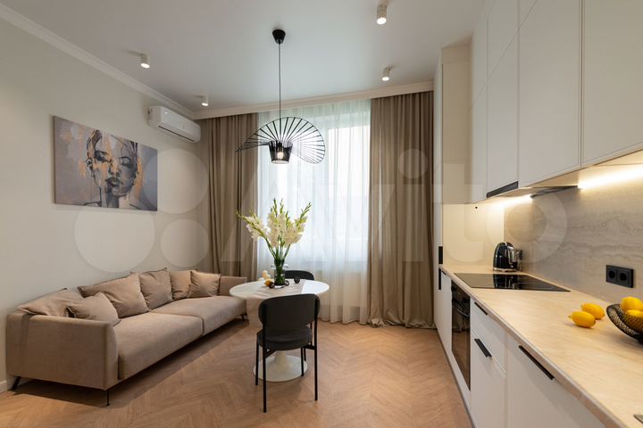 2-к. квартира, 56 м², 1/10 эт.