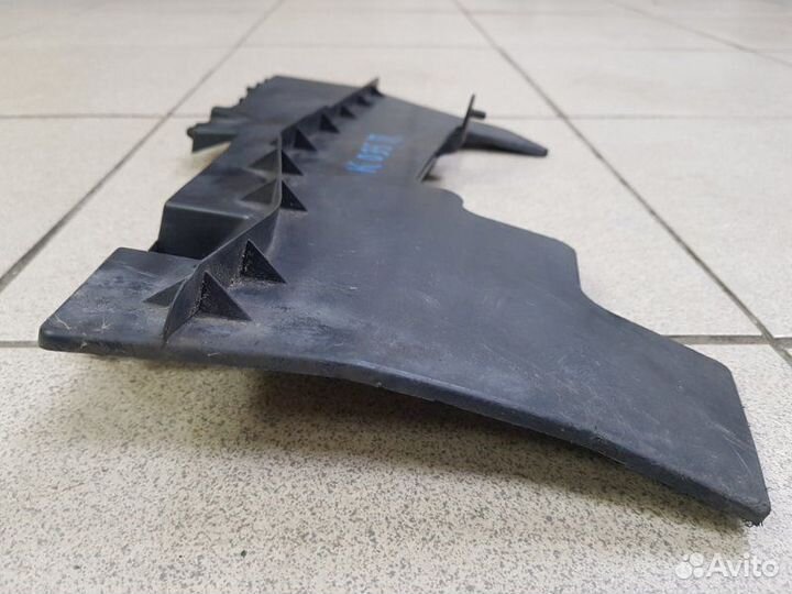 Дефлектор радиатора правый Toyota Avensis 3 270