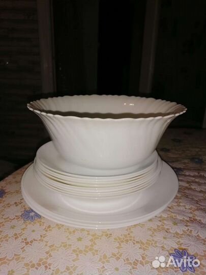 Тарелки IKEA белые